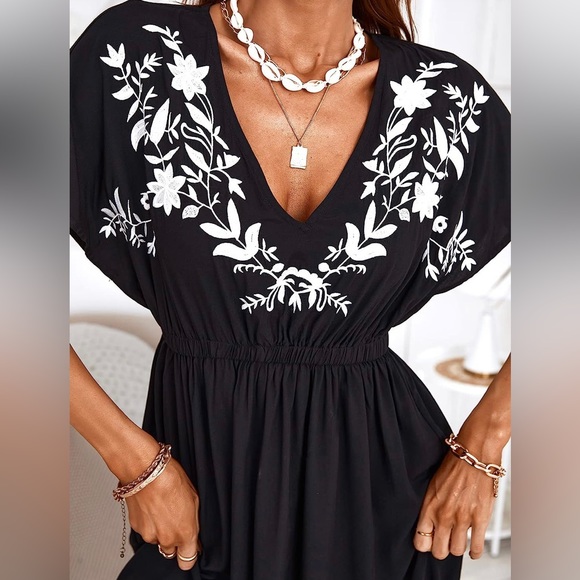 Cupshe Dresses & Skirts - V-Neck Black Fress with Lace Detail